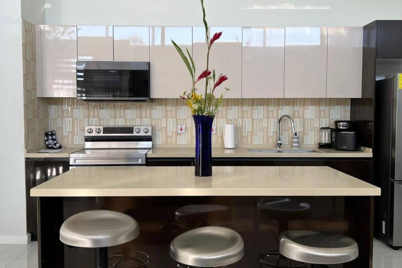Luxury 2 Bed Apartment In كينغستون المظهر الخارجي الصورة