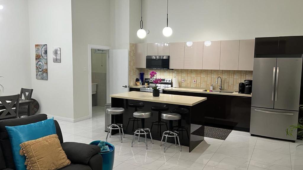 Luxury 2 Bed Apartment In كينغستون المظهر الخارجي الصورة