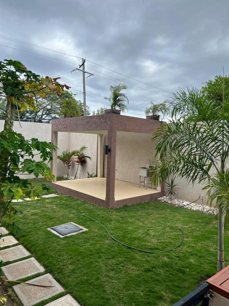 Luxury 2 Bed Apartment In كينغستون المظهر الخارجي الصورة